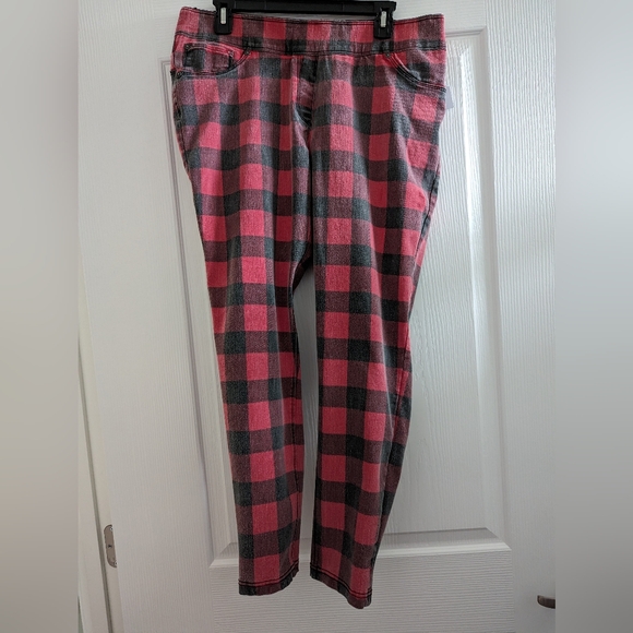 4/$15 - EUC Women's Luxe Denim Jegging with 4 way stretch - Picture 2 of 8